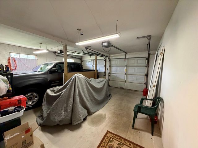 114 Edgewater Street, Clute, TX 77531