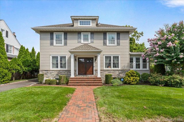 33 Shepherd Street, Rockville Centre, NY 11570