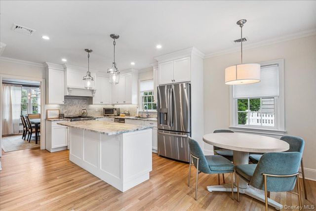 33 Shepherd Street, Rockville Centre, NY 11570