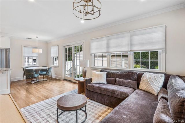 33 Shepherd Street, Rockville Centre, NY 11570