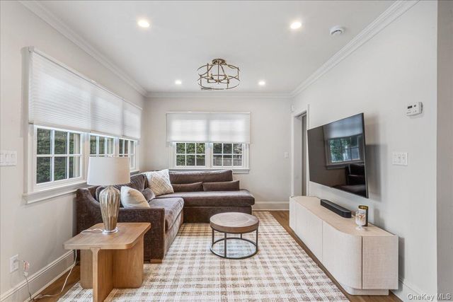 33 Shepherd Street, Rockville Centre, NY 11570