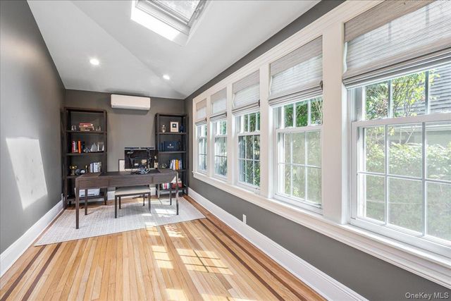 33 Shepherd Street, Rockville Centre, NY 11570