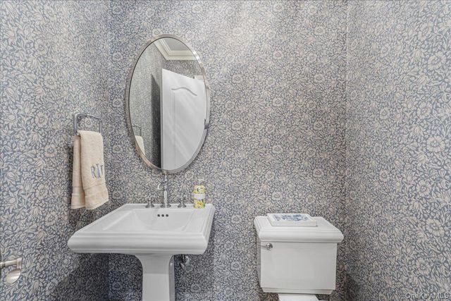 33 Shepherd Street, Rockville Centre, NY 11570