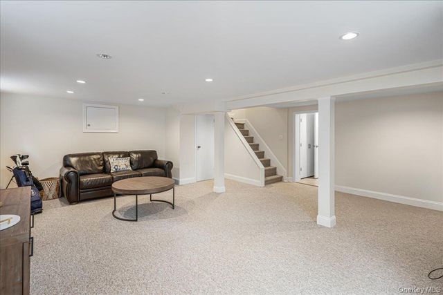 33 Shepherd Street, Rockville Centre, NY 11570