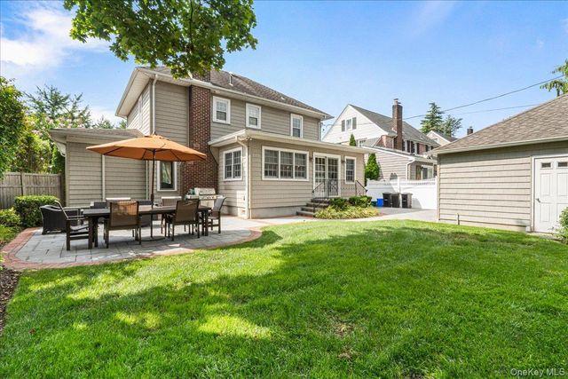 33 Shepherd Street, Rockville Centre, NY 11570