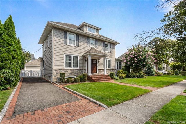 33 Shepherd Street, Rockville Centre, NY 11570