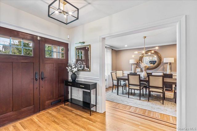 33 Shepherd Street, Rockville Centre, NY 11570