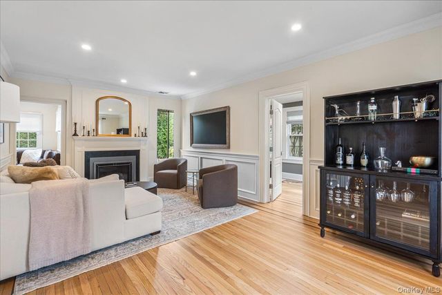 33 Shepherd Street, Rockville Centre, NY 11570