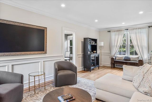 33 Shepherd Street, Rockville Centre, NY 11570