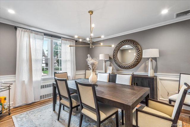 33 Shepherd Street, Rockville Centre, NY 11570