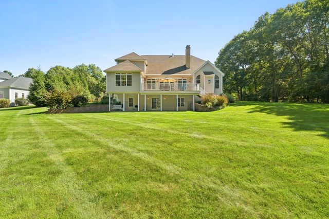 11 Turner Hill Rd, Medfield, MA 02052