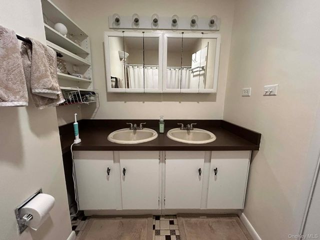 9 Sycamore Drive, Hyde Park, NY 12538