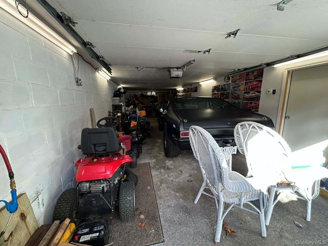 9 Sycamore Drive, Hyde Park, NY 12538