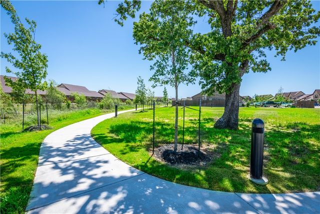 422 Momma Bear Drive, College Station, TX 77845