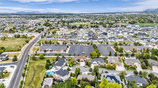 1536 W MISTY BREEZE CIR, Kaysville, UT 84037