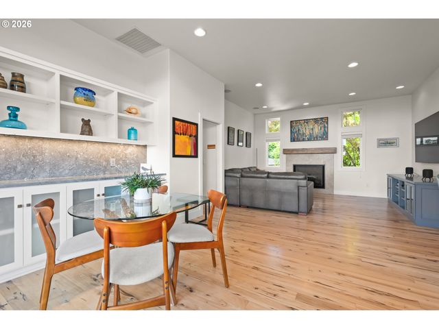 2749 SUNCREST Ave, Eugene, OR 97405