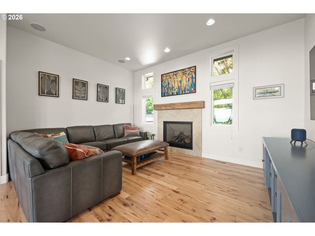 2749 SUNCREST Ave, Eugene, OR 97405