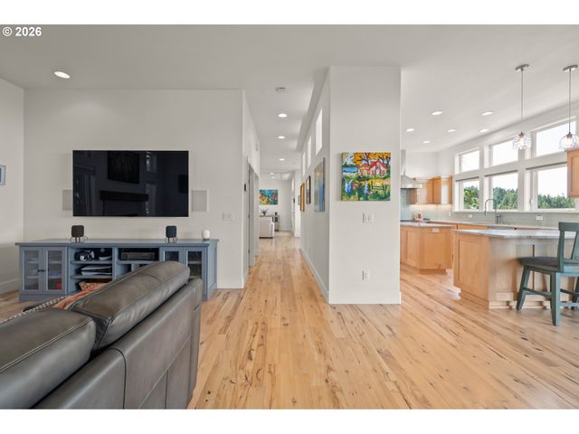 2749 SUNCREST Ave, Eugene, OR 97405