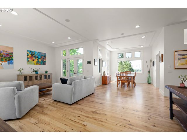 2749 SUNCREST Ave, Eugene, OR 97405