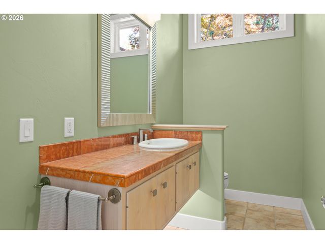 2749 SUNCREST Ave, Eugene, OR 97405