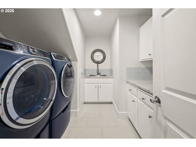 2749 SUNCREST Ave, Eugene, OR 97405