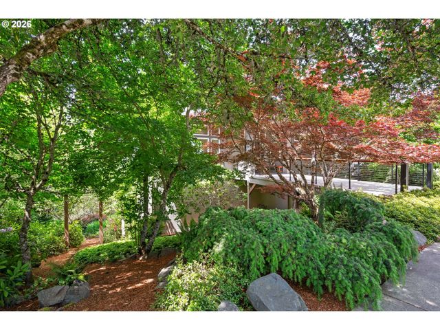 2749 SUNCREST Ave, Eugene, OR 97405