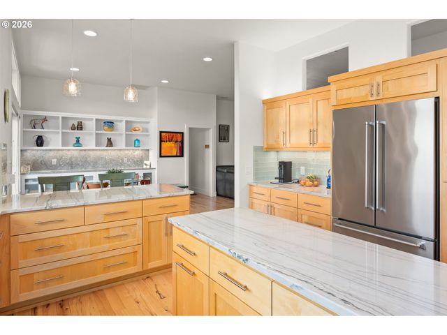 2749 SUNCREST Ave, Eugene, OR 97405