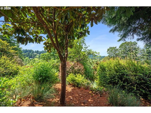 2749 SUNCREST Ave, Eugene, OR 97405