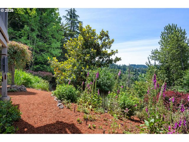 2749 SUNCREST Ave, Eugene, OR 97405