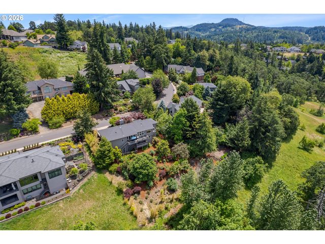 2749 SUNCREST Ave, Eugene, OR 97405