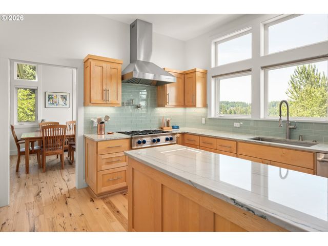 2749 SUNCREST Ave, Eugene, OR 97405