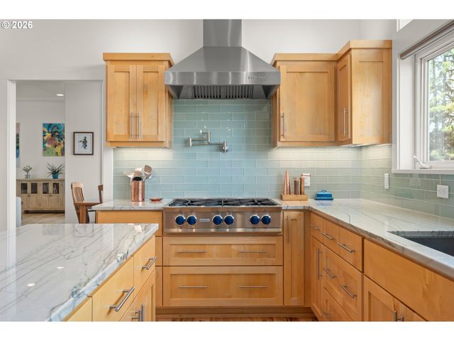 2749 SUNCREST Ave, Eugene, OR 97405