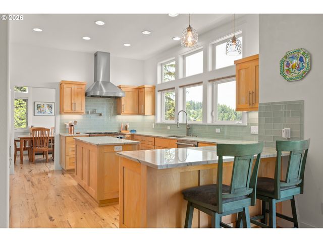 2749 SUNCREST Ave, Eugene, OR 97405