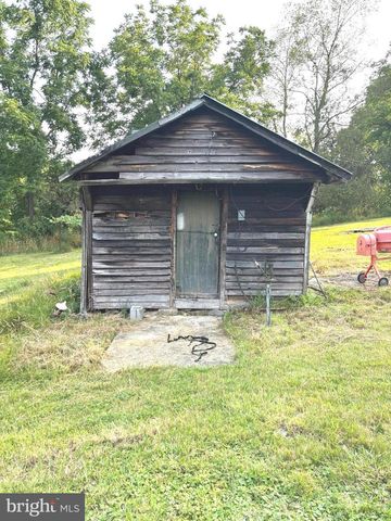 2600 MIDDLE COVE RD, Mathias, WV 26812