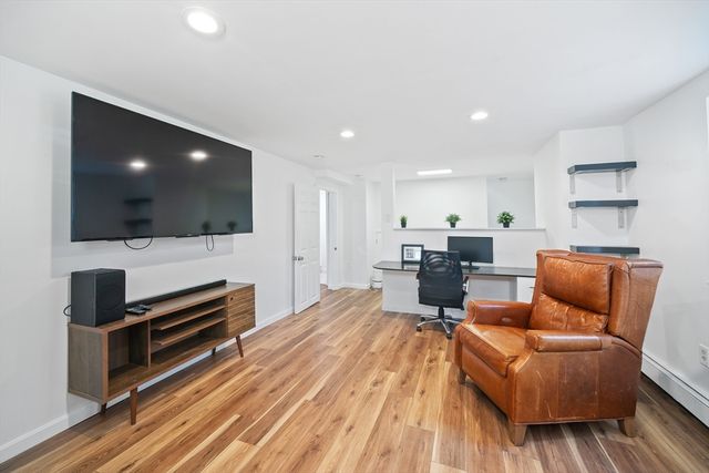59 Wyvern St, Boston, MA 02131