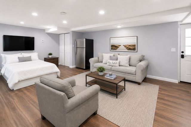 59 Wyvern St, Boston, MA 02131