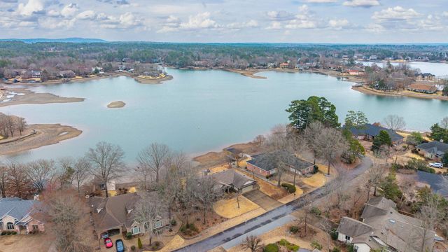 66 Sanchez Way, Hot Springs Village, AR 71909