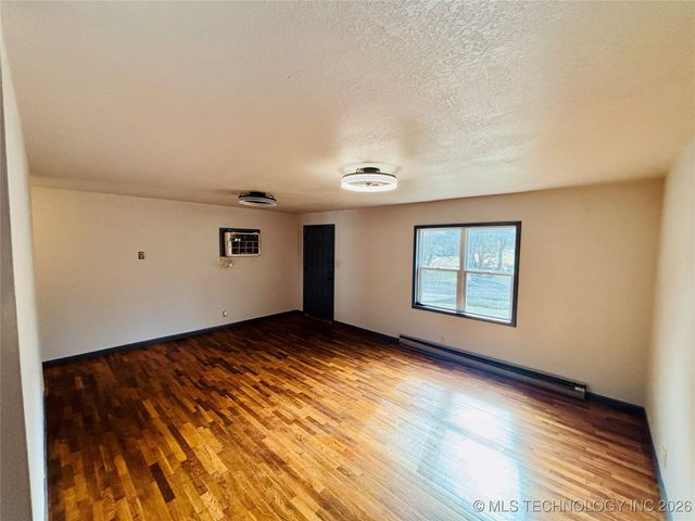 800 W Grand Avenue, Eufaula, OK 74432