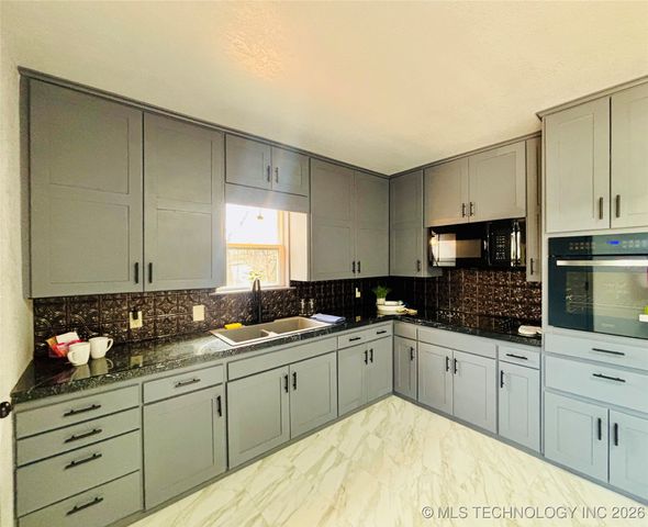 800 W Grand Avenue, Eufaula, OK 74432