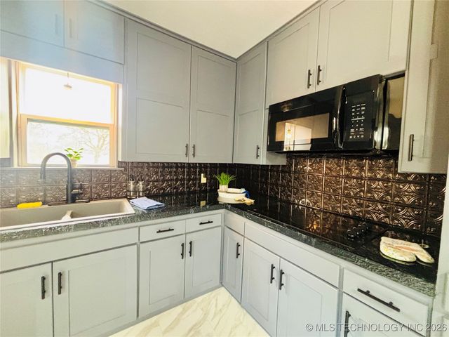 800 W Grand Avenue, Eufaula, OK 74432