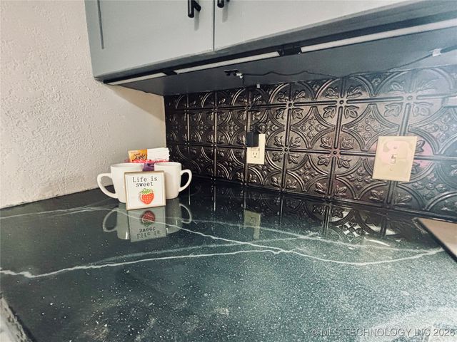 800 W Grand Avenue, Eufaula, OK 74432