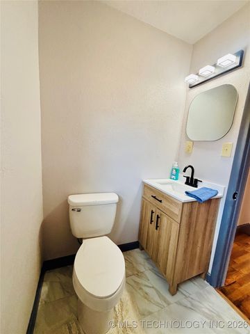 800 W Grand Avenue, Eufaula, OK 74432