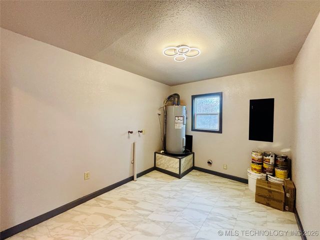 800 W Grand Avenue, Eufaula, OK 74432