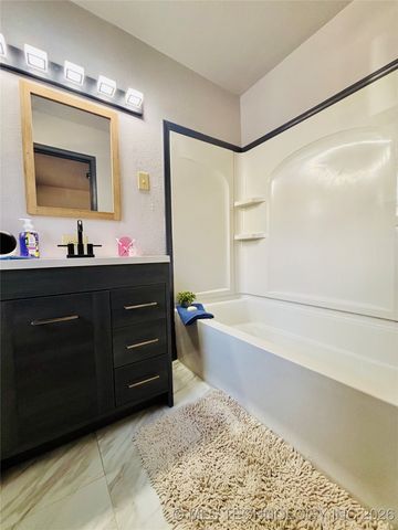 800 W Grand Avenue, Eufaula, OK 74432