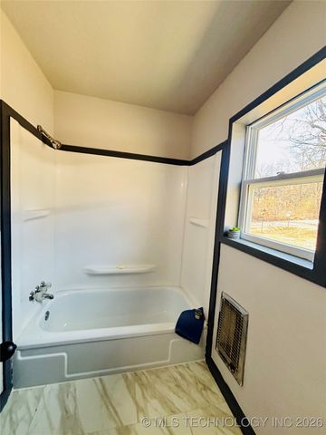 800 W Grand Avenue, Eufaula, OK 74432