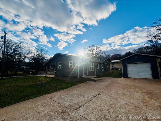 800 W Grand Avenue, Eufaula, OK 74432