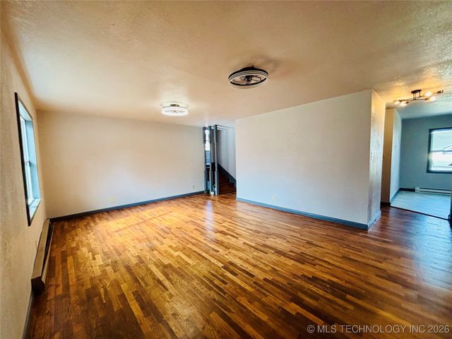 800 W Grand Avenue, Eufaula, OK 74432