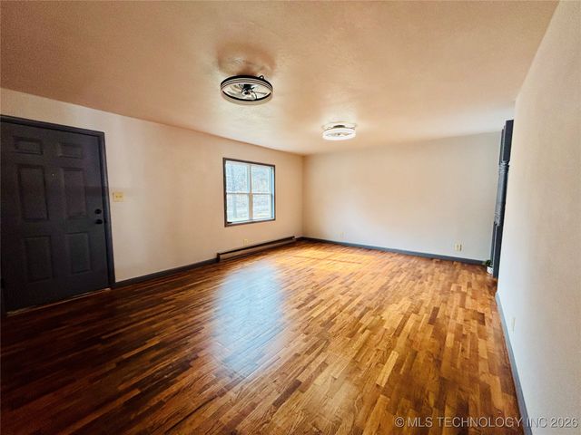 800 W Grand Avenue, Eufaula, OK 74432