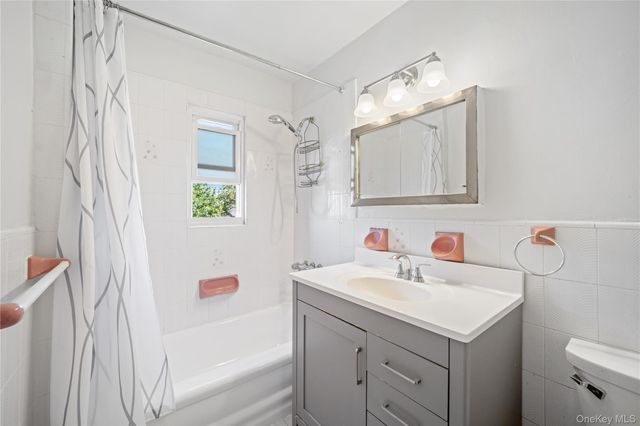 1047 E 217th Street, Bronx, NY 10469