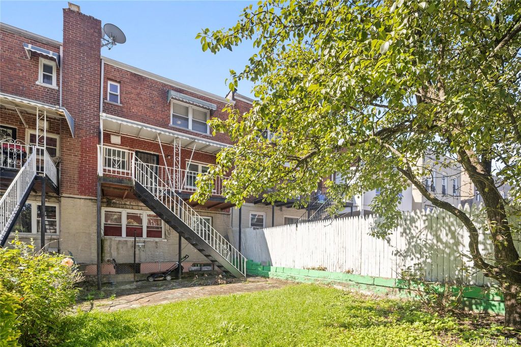 1047 E 217th Street, Bronx, NY 10469 — photo 3